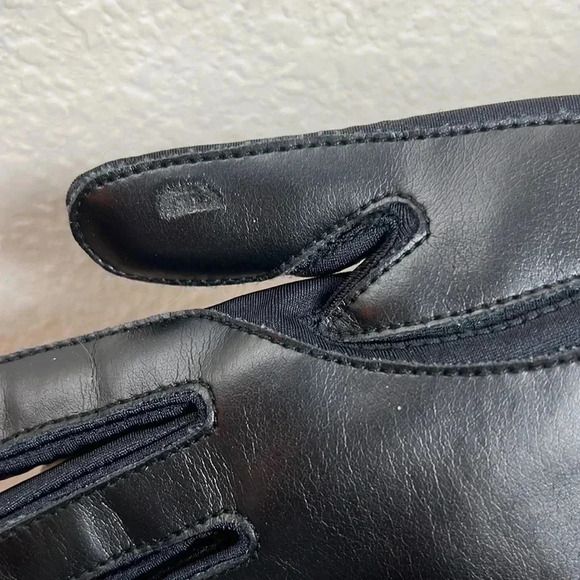 Isotoner Black Spandex Gloves OS - Picture 6 of 10